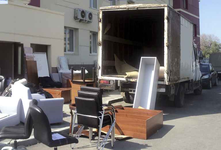 Заказать грузовую машину для транспортировки личныx вещей : Мебель из Хабаровска в Благовещенск